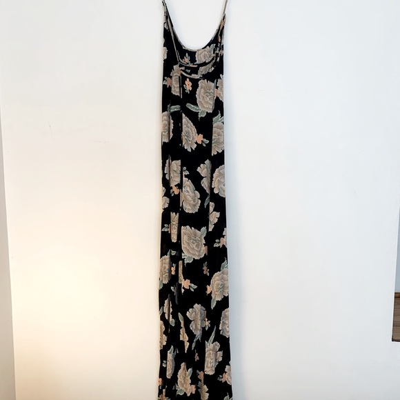 Cross back flowered maxi dress - Picture 2 of 2
